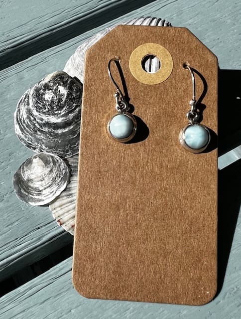 A pair of earrings sitting on top of a card.